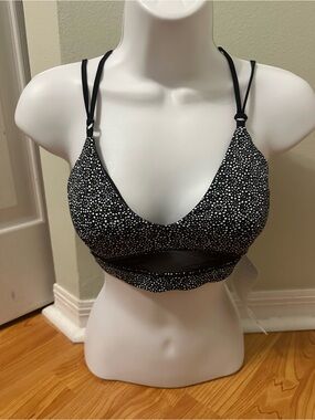 Black & White Floral Seamless sports bra size 4 Lululemon